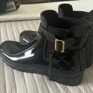 Hunter Black Quilted Ankle Rain Booties with Gold Buckle. Only wore once!